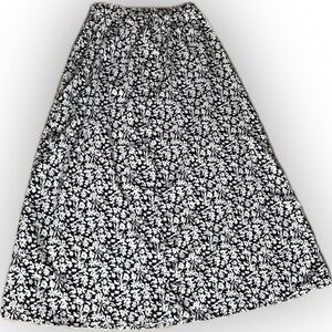 XS/S Maxi Skirt black and white flowered